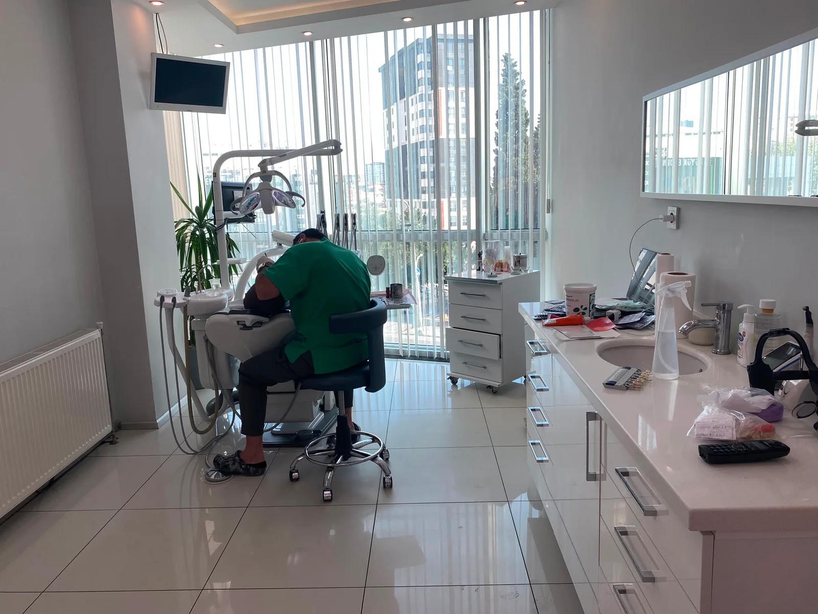 Parkdent kliniğinde gün ışığı alan tedavi odası